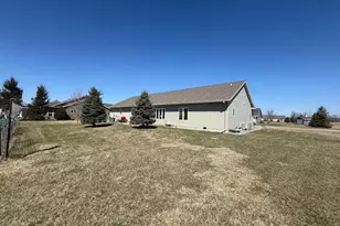 906 Sunrise Blvd, Redwood Falls, MN 56283 - Photo 19