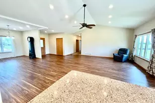 906 Sunrise Blvd, Redwood Falls, MN 56283 - Photo 23