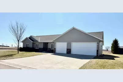 906 Sunrise Boulevard, Redwood Falls, MN 56283 - Photo 3