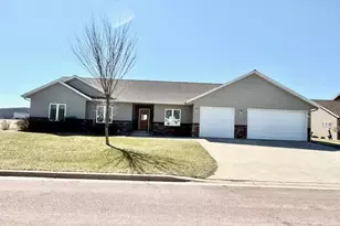 906 Sunrise Blvd, Redwood Falls, MN 56283 - Photo 9