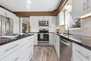 592 Vicki Ln, Shoreview, MN 55126 - Photo 15