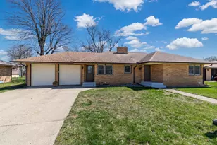 115 S Walnut St, Belle Plaine, MN 56011 - Photo 1