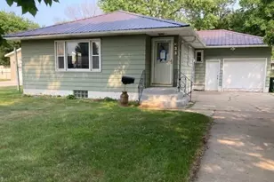 633 Stearns Ave, Paynesville, MN 56362 - Photo 1