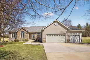 1442 30th St NW, Austin, MN 55912 - Photo 1