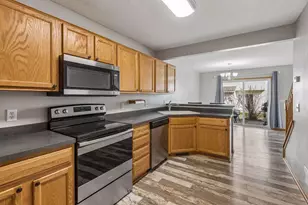 858 Gannon Dr, Shakopee, MN 55379 - Photo 13