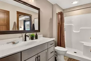 4881 Field Crest Ln, Eau Claire, WI 54701 - Photo 15