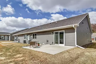 4881 Field Crest Ln, Eau Claire, WI 54701 - Photo 17