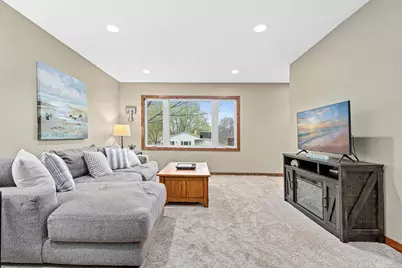 10408 Wyoming Avenue S, Bloomington, MN 55438 - Photo 7