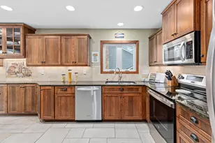 10408 Wyoming Ave S, Bloomington, MN 55438 - Photo 11