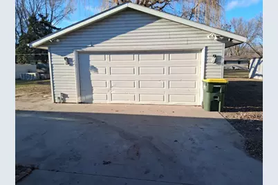 803 11 1/2 Avenue SE, Willmar, MN 56201 - Photo 3