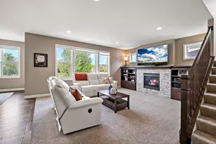 17197 Hollyhock Ct, Lakeville, MN 55044 - Photo 9
