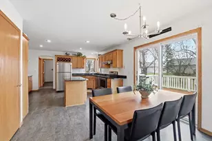 905 Horizon Cir, Belle Plaine, MN 56011 - Photo 3