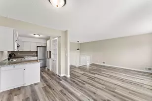 1621 W 140th St, Burnsville, MN 55337 - Photo 11