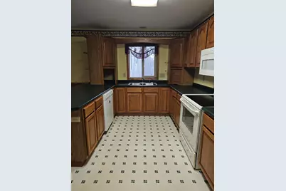 1121 S Vine Street, Fergus Falls, MN 56537 - Photo 9