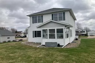 1305 5th St NE, Waseca, MN 56093 - Photo 3