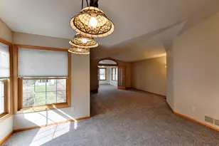 2133 Southwind Rd, Maplewood, MN 55109 - Photo 7