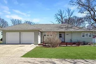 841 Redwood Dr, Fairmont, MN 56031 - Photo 1