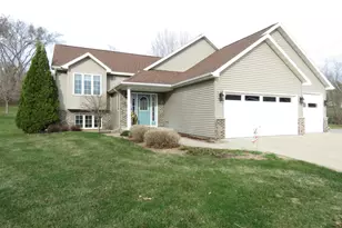 924 Balsam Ct NE, Pine Island, MN 55963 - Photo 3
