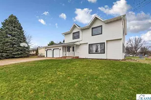 229 Wadsworth Dr, Mankato, MN 56001 - Photo 1