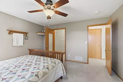 911 Prairie Oak Drive, Belle Plaine, MN 56011 - Photo 17