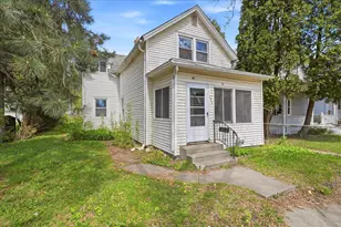 949 Conway St, Saint Paul, MN 55106 - Photo 1