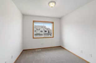 1673 Lexington Ln, Shakopee, MN 55379 - Photo 13