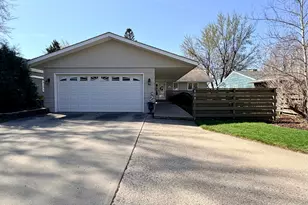 809 W Lake Ave, Worthington, MN 56187 - Photo 3