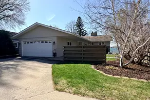 809 W Lake Ave, Worthington, MN 56187 - Photo 3