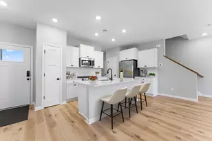 1528 Trellis Ln, West Saint Paul, MN 55118 - Photo 1