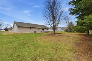 801 Maplewood Ave, Litchfield, MN 55355 - Photo 3