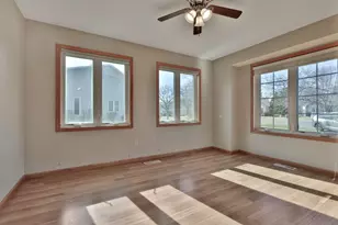 897 Evergreen Ct, Vadnais Heights, MN 55127 - Photo 33