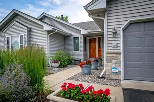 4564 Cliff Ridge Ct, Eagan, MN 55123 - Photo 3