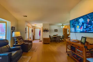 1906 Oak Tree Ln, Austin, MN 55912 - Photo 9