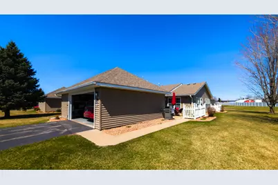 1906 Oak Tree Lane #B, Austin, MN 55912 - Photo 3