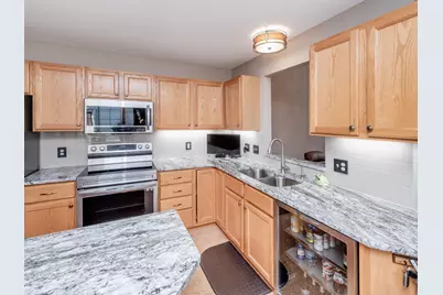 7565 Ojibway Park Court, Woodbury, MN 55125 - Photo 9