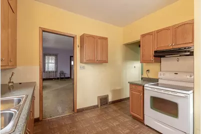 115 N Lexington Avenue, Le Center, MN 56057 - Photo 5
