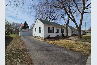 418 Skaro Street, Saint Peter, MN 56082 - Photo 1