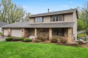 203 Belmont Ct, Apple Valley, MN 55124 - Photo 3