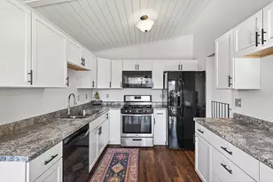 980 Greenhaven Dr, Vadnais Heights, MN 55127 - Photo 13