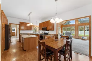 10129 Horseshoe Trail, Eden Prairie, MN 55347 - Photo 5