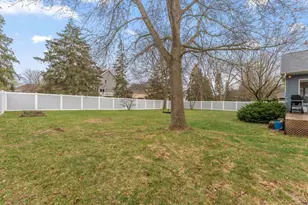 10129 Horseshoe Trail, Eden Prairie, MN 55347 - Photo 3