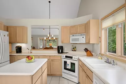 7160 Oak Pointe Curve, Bloomington, MN 55438 - Photo 17