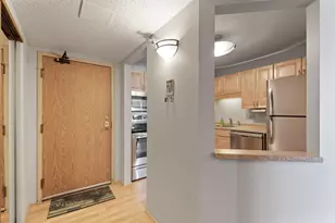 78 10th St E, Saint Paul, MN 55101 - Photo 3