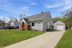 1221 5th St S, Moorhead, MN 56560 - Photo 3