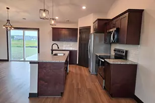 1088 Cullen St, Saint Peter, MN 56082 - Photo 5