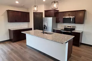 1088 Cullen St, Saint Peter, MN 56082 - Photo 3