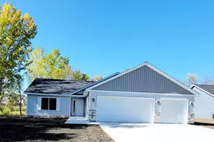 1088 Cullen St, Saint Peter, MN 56082 - Photo 3