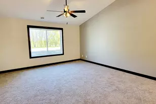 1088 Cullen St, Saint Peter, MN 56082 - Photo 13