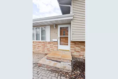 610 Kneale Avenue S, Thief River Falls, MN 56701 - Photo 1