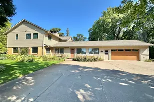 14 Mid Oaks Rd, Roseville, MN 55113 - Photo 5